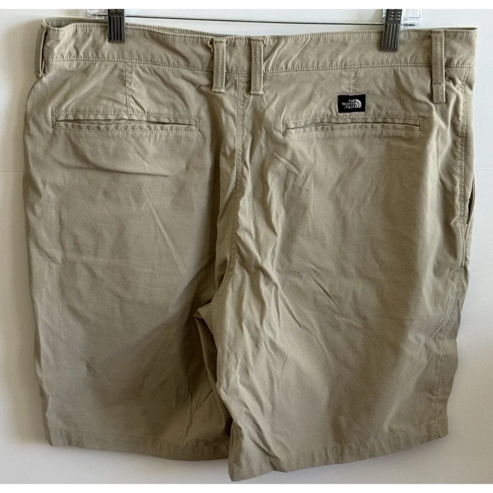 The North Face Flat Front Shorts Men's Size 36 Khaki Lightweight Outdoors Hiking